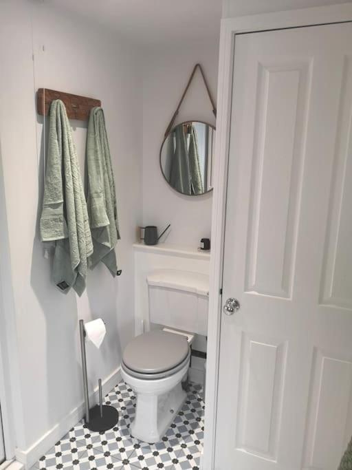Stylish Apartment In Horsham With Parking And Own Entrance Dış mekan fotoğraf