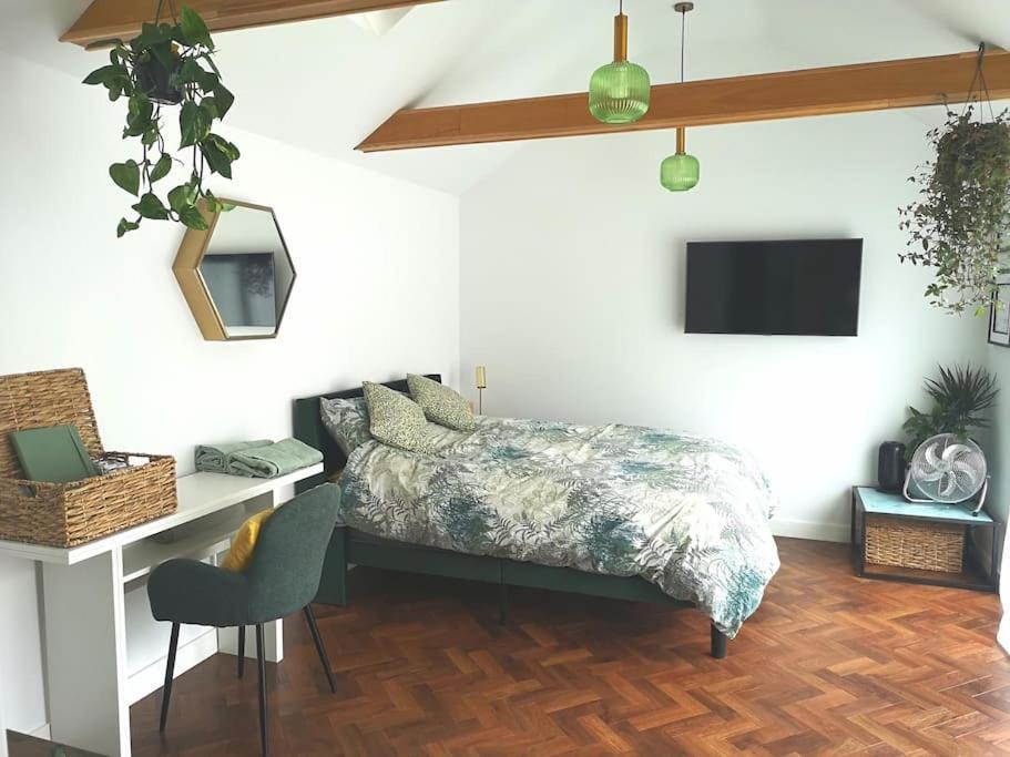Stylish Apartment In Horsham With Parking And Own Entrance Dış mekan fotoğraf